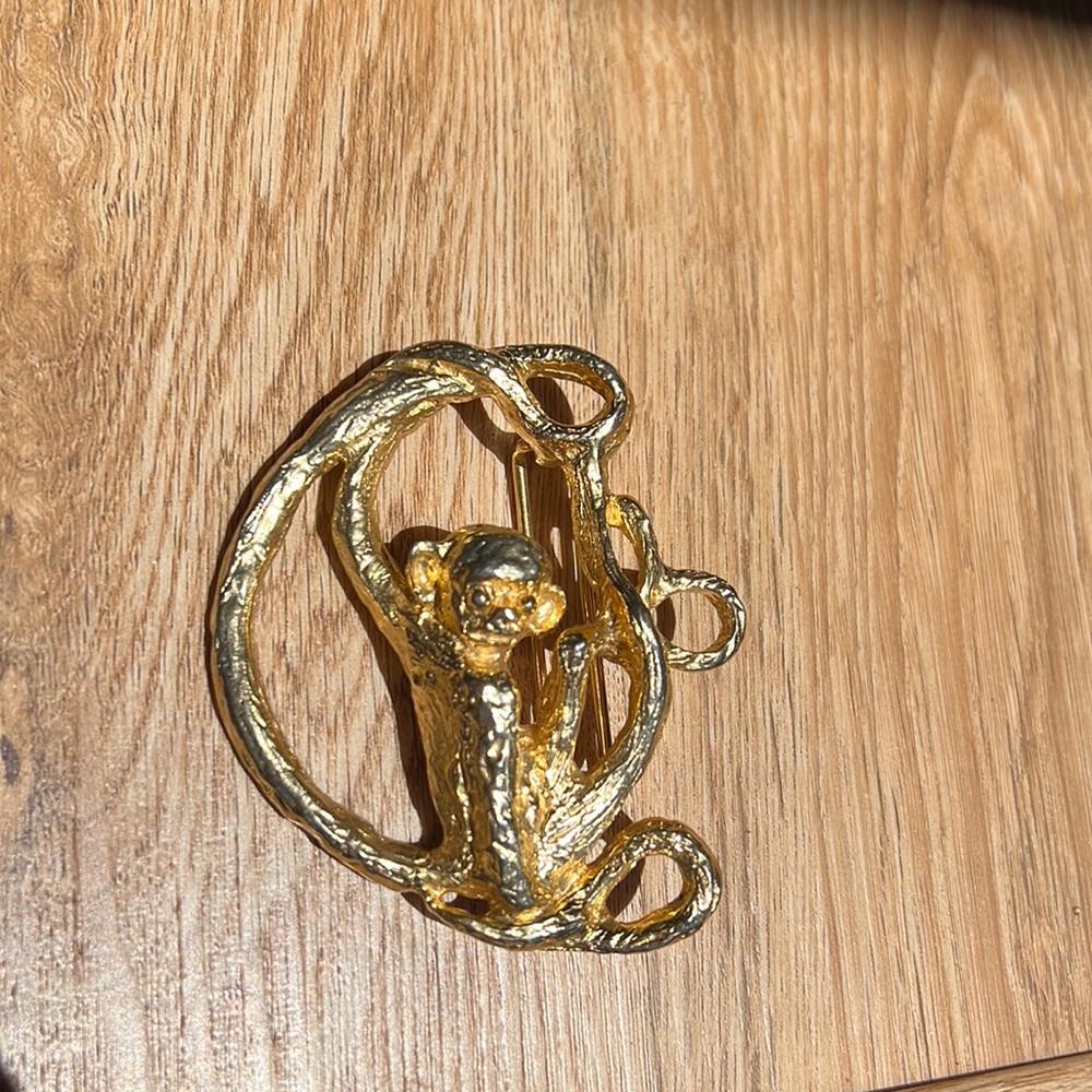 Monkey gold belt buckle